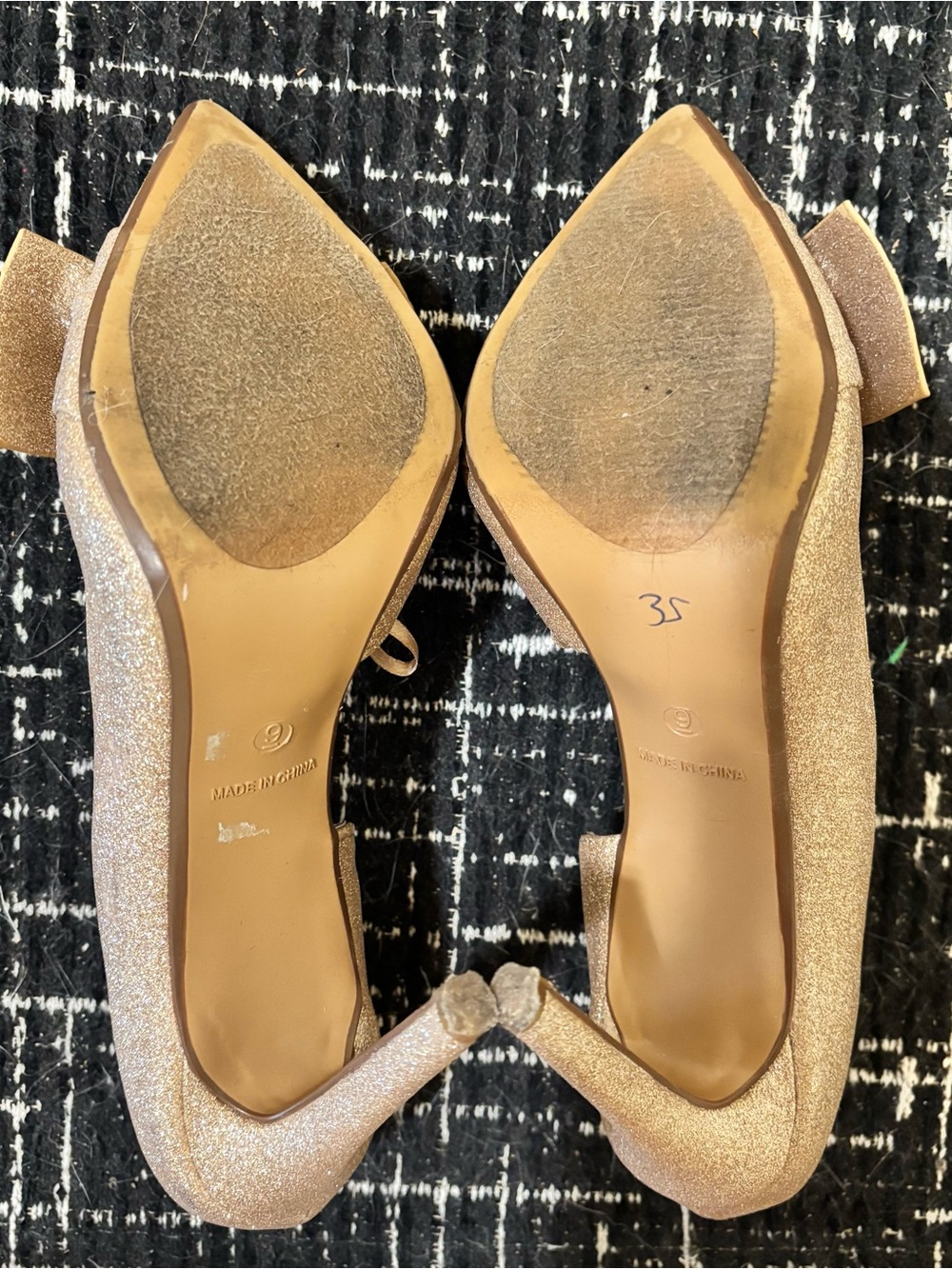 Betsey Johnson Gold Glitter Pointed Toe Bow Heels size 9 - Picture 5 of 6